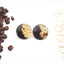 Orecchini a lobo con polvere di caffè e foglia dorata