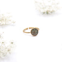 Anello in ottone con fiore di carota selvatica