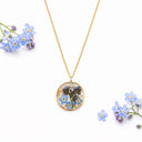 Collana con ciondolo in resina e fiori di non ti scordar di me