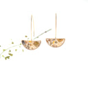 Orecchini pendenti a mezza luna con fiori primaverili