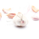 collana con ciondolo in resina e buccia d'aglio