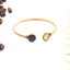 Bracciale rigido con polvere di caffè e foglia dorata