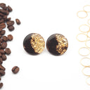 Orecchini a lobo con polvere di caffè e foglia dorata - versione più grande