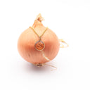 collana con ciondolo in resina e buccia di cipolla dorata