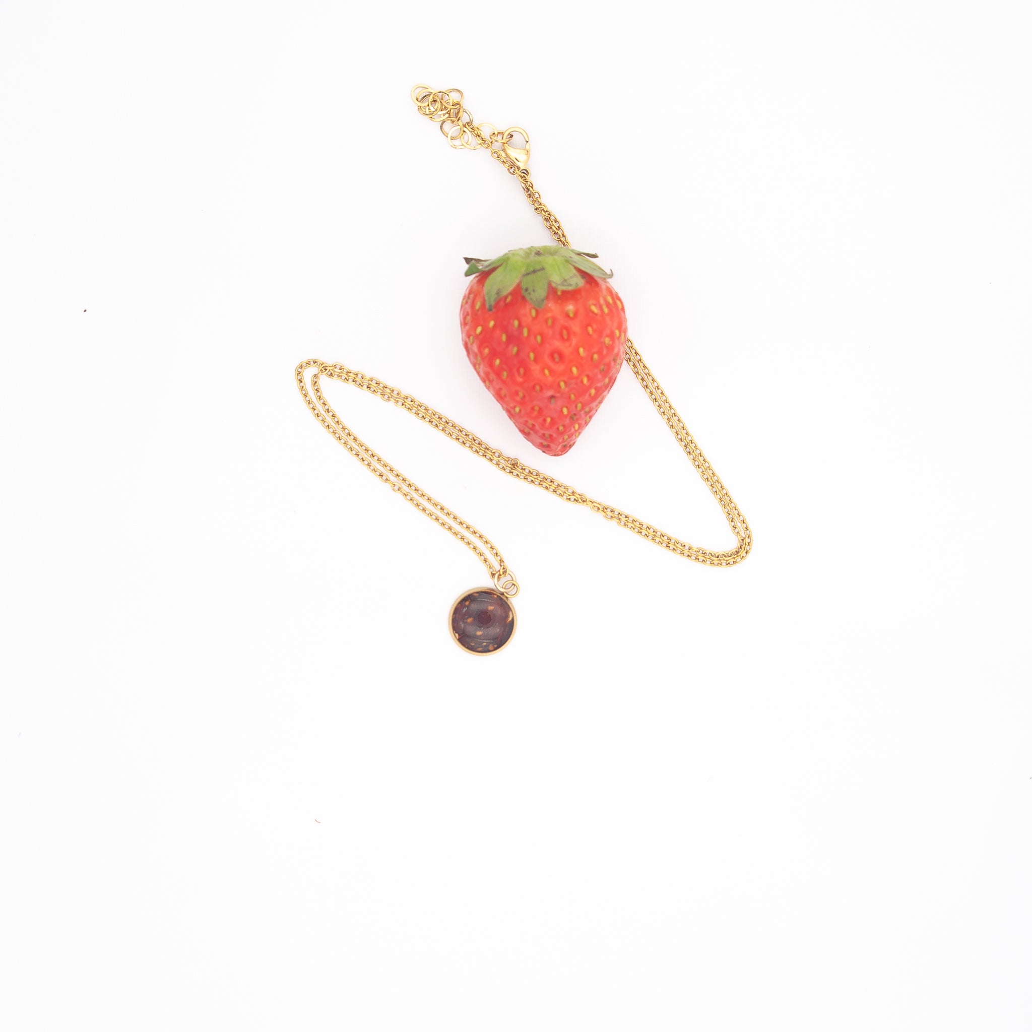 Collana di fragole rosse in porcellana, ciondolo di frutta in ceramica Collana di fragole rosse in porcellana, ciondolo di frutta in ceramica