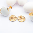 Orecchini da lobo in resina con guscio d'uovo e foglie d'oro