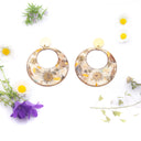 Orecchini a cerchio con fiori primaverili
