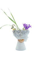 Orecchini pendenti a mezza luna con fiori primaverili