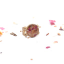 Anillo in brass with flower cutouts and golden fragments