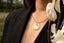 Collana con foglia di lunaria e pendente mezza luna dorata