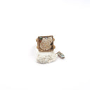 Anello regolabile in ottone con elementi marini e polistirolo