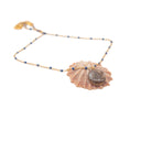 collana con ciondolo in resina e sabbia