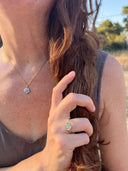 Collana con ciondolo con fiore di non ti scordar di me