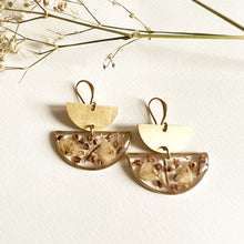 Load image into Gallery viewer, Drop earrings with heather flowers, mist and gold fragments
