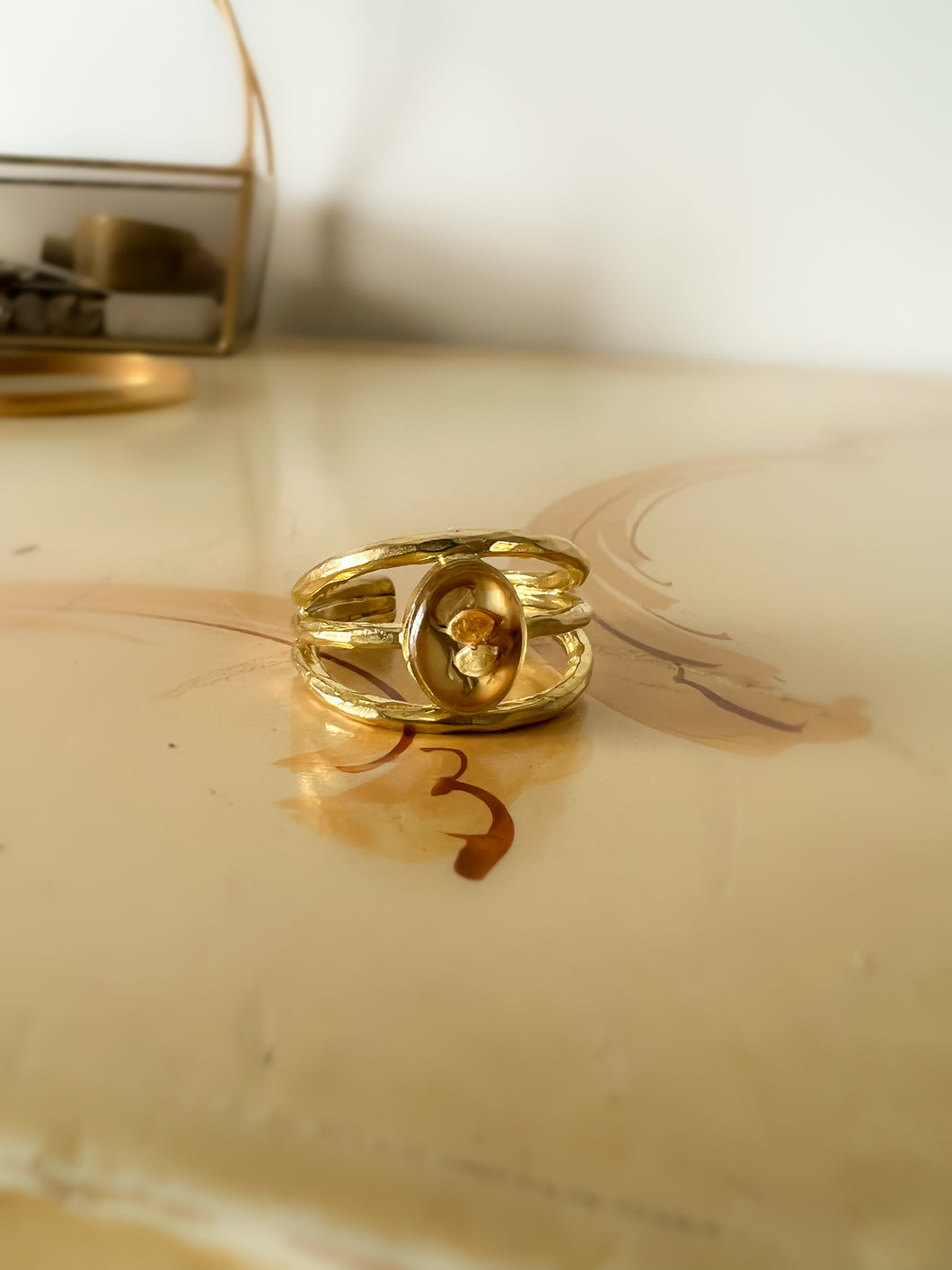Adjustable ring with three bands and wild seedling