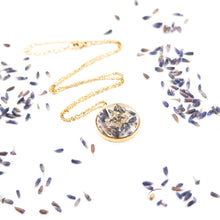 Load image into Gallery viewer, Necklace with resin pendant and heather and mist flowers
