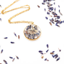 Load image into Gallery viewer, Necklace with resin pendant and heather and mist flowers
