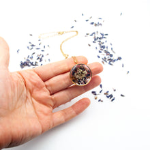 Load image into Gallery viewer, Necklace with resin pendant and heather and mist flowers
