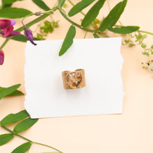 Load image into Gallery viewer, Adjustable heart band ring in resin and spring flowers
