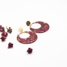 Load image into Gallery viewer, Hoop earrings with red roses and gold leaves in resin
