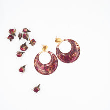 Load image into Gallery viewer, Hoop earrings with red roses and gold leaves in resin
