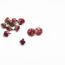 Load image into Gallery viewer, Stud earrings in resin, red roses and gold leaves
