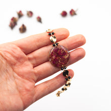 Load image into Gallery viewer, Adjustable bracelet in resin, red roses and gold leaves
