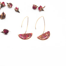 Load image into Gallery viewer, Pendant earrings with half moon in resin, decomposed red roses and gold leaves
