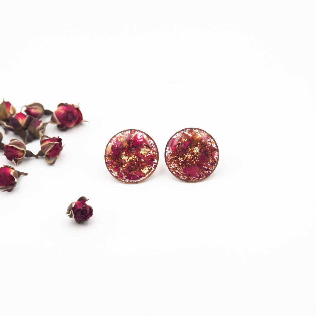 Lobe earrings in resin, red roses and gold leaves