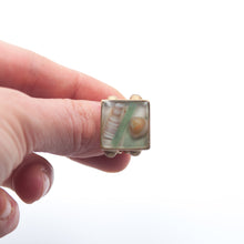 Load image into Gallery viewer, Adjustable brass ring in resin, cotton buds and shells
