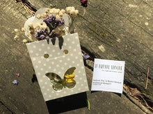 Load image into Gallery viewer, Resin lobe earrings with real wild flowers
