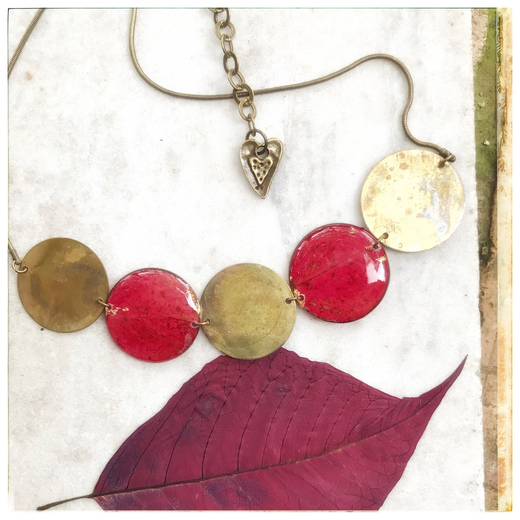 Choker necklace with brass pendants and real leaves