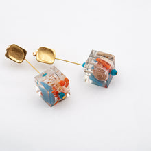 Load image into Gallery viewer, Cube pendant earrings with natural and polluting marine elements
