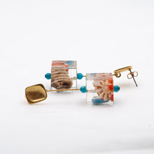 Load image into Gallery viewer, Cube pendant earrings with natural and polluting marine elements
