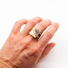 Load image into Gallery viewer, Adjustable brass ring with natural and polluting marine elements
