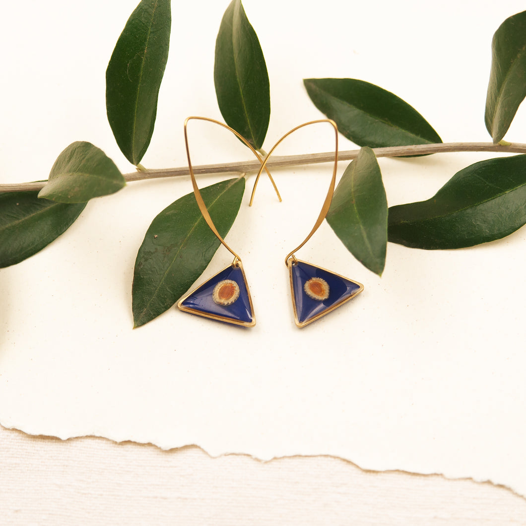 Triangle pendant earrings, with blue pendant with an Apulian umbrella seed