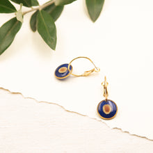 Load image into Gallery viewer, Drop earrings in a circle, with a blue pendant with an Apulian umbrella seed
