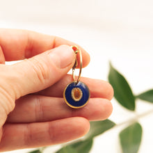 Load image into Gallery viewer, Drop earrings in a circle, with a blue pendant with an Apulian umbrella seed
