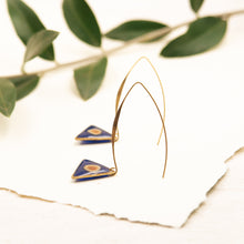 Load image into Gallery viewer, Triangle pendant earrings, with blue pendant with an Apulian umbrella seed
