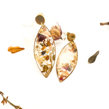 Load image into Gallery viewer, Drop earrings with flower cutouts and gold fragments
