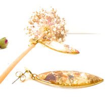 Load image into Gallery viewer, Drop earrings with flower cutouts and gold fragments
